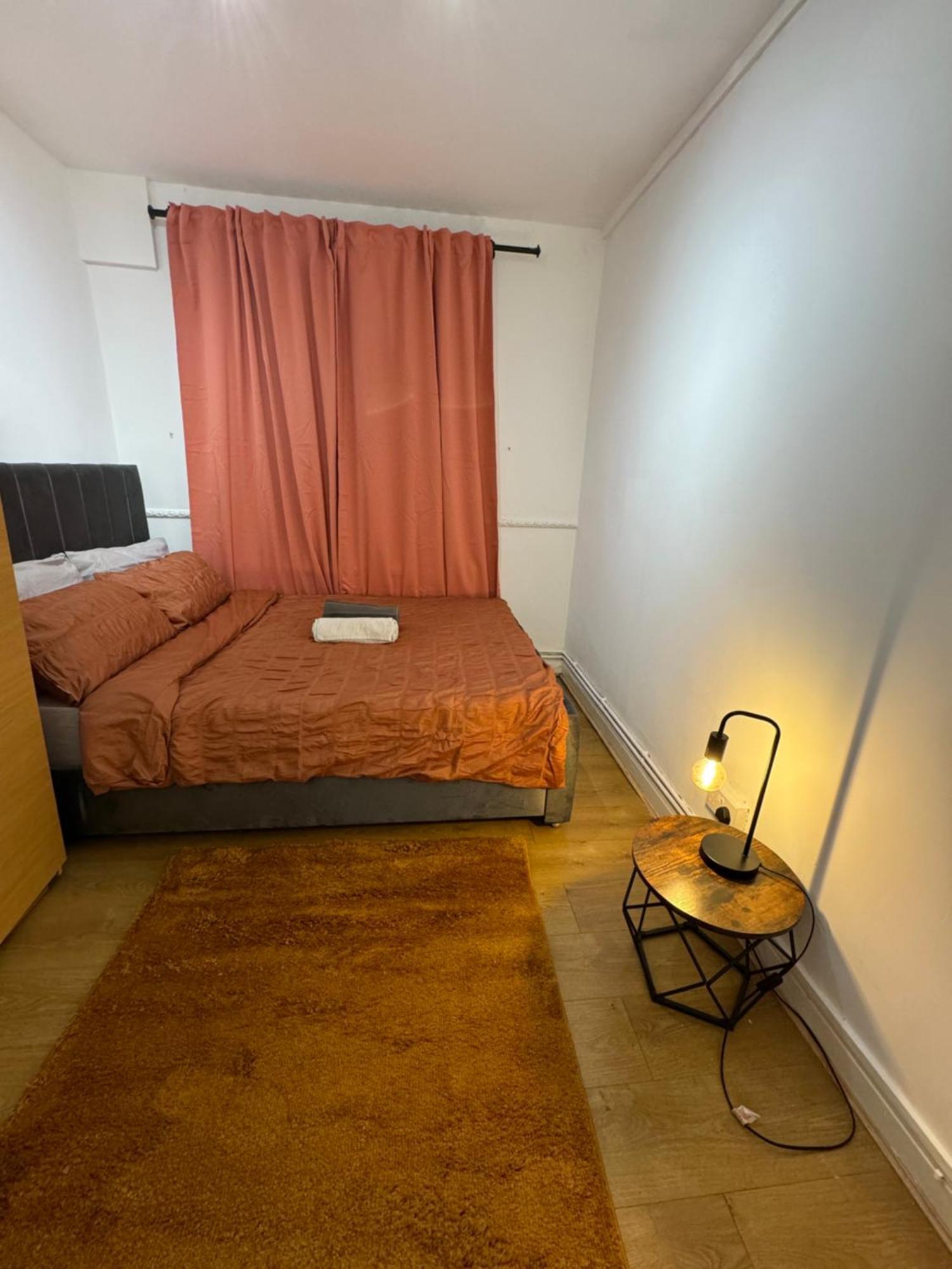 Lovely Spacious 2 Bedroom Flat In Bethnal Green, 3mins Away From Station Appartamento